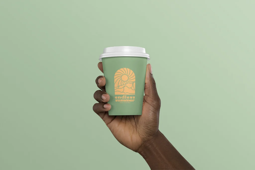 Projekt opakowania na kubek do kawy z elementami brandingowymi