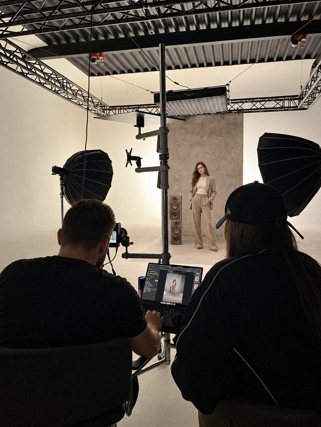 Kulisy sesji fotograficznej w studio Visuality Studio